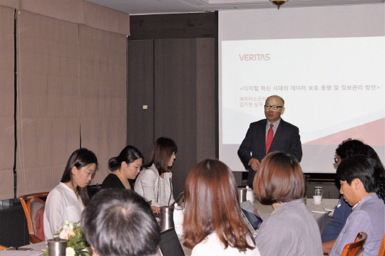 조원영 베리타스코리아 대표가 지난 14일 오후 서울 역삼동 본사에서 미디어데이를 갖고, 디지털 혁신 시대의 데이터 보호 동향 및 정보관리 방안에 대해 발표하고 있다. 베리타스코리아 제공